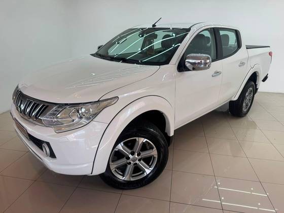 MITSUBISHI L200 TRITON 2.4 16V TURBO DIESEL SPORT HPE CD 4P 4X4 AUTOMÁTICO MITSUBISHI L200 TRITON 2.4 16V TURBO DIESEL SPORT HPE CD 4P 4X4 AUTOMÁTICO
